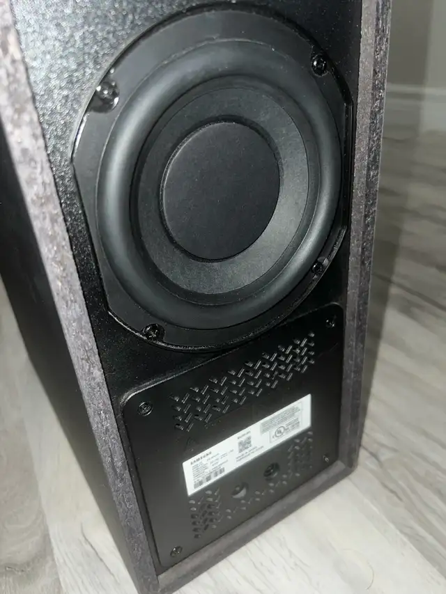 Samsung HW-K430 2.1 Soundbar w/ Subwoofer & Remote in Stereo Systems & Home Theatre in Mississauga / Peel Region - Image 6