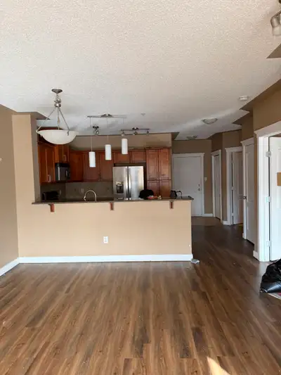 AVAILABLE NOW: 1 BEDROOM + DEN WITH HEAT, WATER AND ELECTRICITY INCLUDED #402, 30 Discovery Ridge Cl...