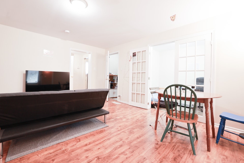 Dec - Large 1bd+Den + HugeStorage, All Utilities Incl! Brittania 3