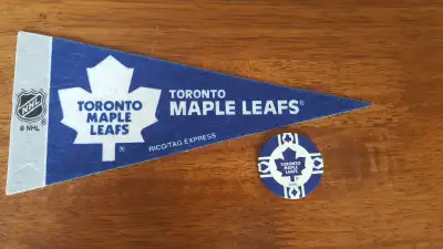 Toronto Maple Leafs Mini NHL Pennant and NHL Clay Poker Chip