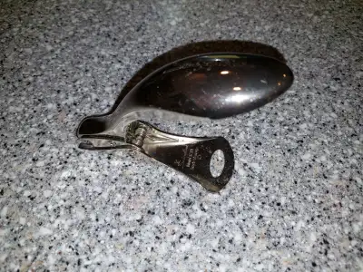 Here's a professional heavy duty staple remover, a Swingline model 37201. It can be used to remove s...