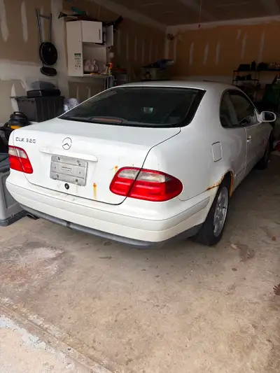 Clk320 , year 2000 selling AS IS. for parts or can be used , fan belt is broken and need to change i...