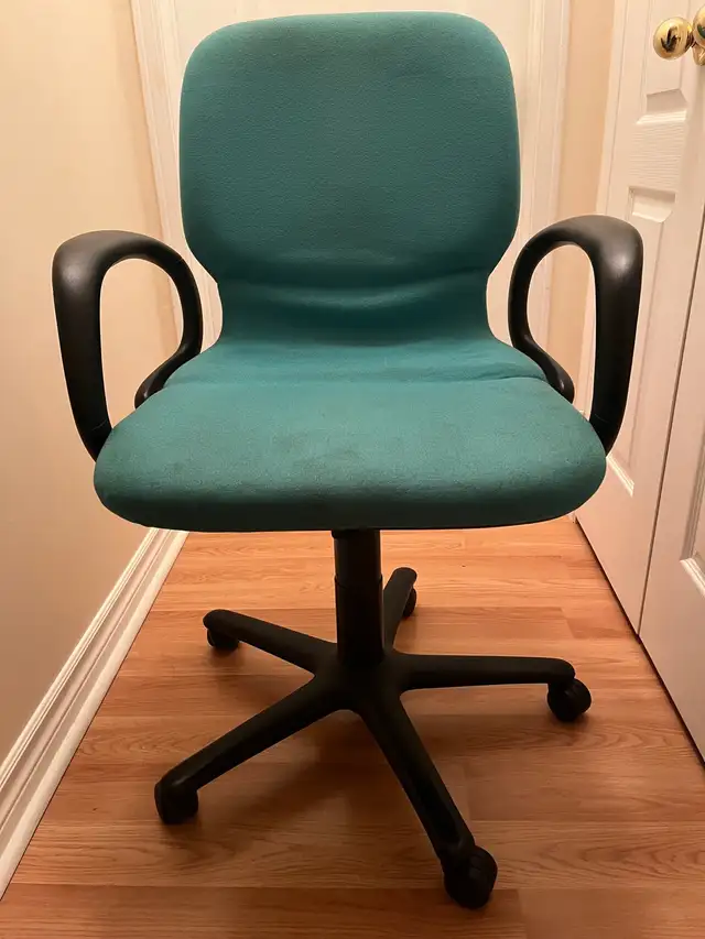 Computer / Office Chair in Chairs & Recliners in Markham / York Region - Image 5