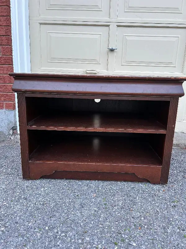 TV stand -wooden with two shelves underneath in TV Tables & Entertainment Units in Ottawa - Image 3