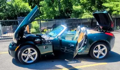 Turn heads this summer in a beautifully maintained 2007 Pontiac Solstice, finished in a striking rac...