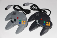 2X NINTENDO 64 N64-MANETTES/CONTROLLERS (NEUF/NEW) (C003)