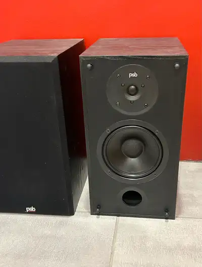 Petites enceinte vintage 2 voies (bookshelf) PSB400 de la compagnie canadienne PSB En excellent état...