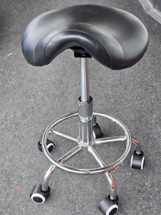Saddle Stool Adjustable Swivel Rolling Saddle Seat Chair in Chairs & Recliners in City of Toronto - Image 2