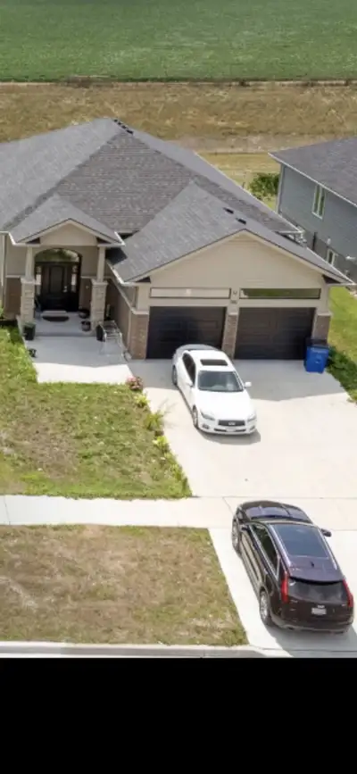 Private room available from January 1st 2026.including all utilities wifi,car parking