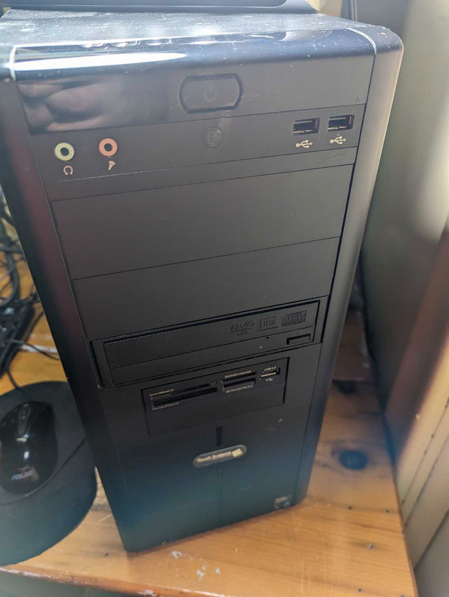 Windows XP Retro Computer dans Ordinateurs de bureau  à Rimouski / Bas-St-Laurent