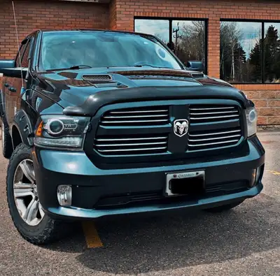 Nice truck, runs and drives good. No engine light on. 4x4 works perfectly. It’s fully loaded inside...