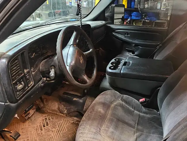 2002 Chevy Silverado 2500HD  in Cars & Trucks in Brantford - Image 7