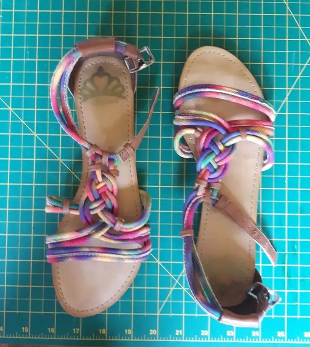 Women's  Sandals (EUC) in Women's - Shoes in Stratford - Image 2