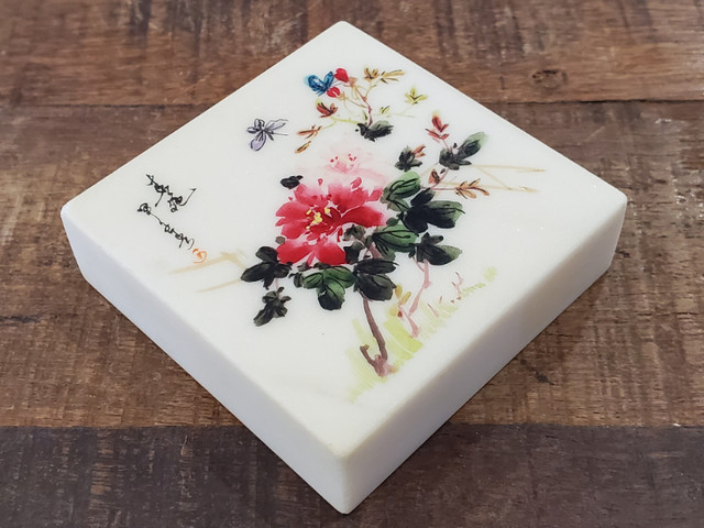 Vintage Asian Hand Painted Art on White Marble Stone Paperweight in Arts & Collectibles in Edmonton - Image 2