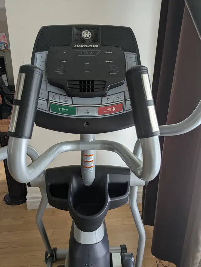 Horizon CE5.2 elliptical/ elliptique Horizon CE5.2 in Exercise Equipment in Longueuil / South Shore - Image 2
