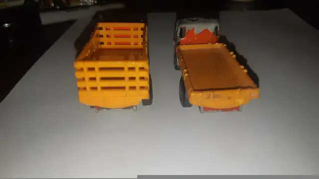 Vintage Matchbox Dodge Cattle Truck #71 damaged lot of 2  in Toys & Games in Guelph - Image 5