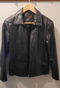 Danier Black leather women's jacket in perfect condition