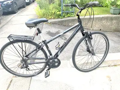 Diamondback Hybrid Bike Velo Hybride, Front Suspension. Aluminum Frame, Shimano Acera Derailler, Shi...