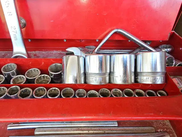 LIKE NEW TOOLS-WRENCHES COMBINATION OPEN & CLOSED RATCHET FLEX in Hand Tools in Calgary - Image 9