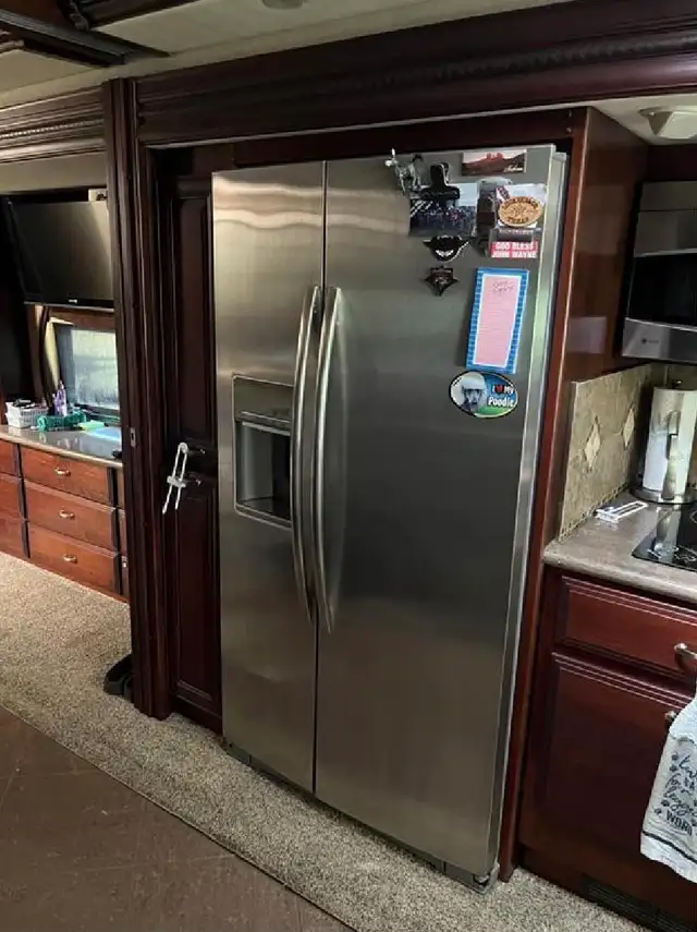 2012 American Revolution 42T – Luxury Diesel Pusher in RVs & Motorhomes in Revelstoke - Image 9