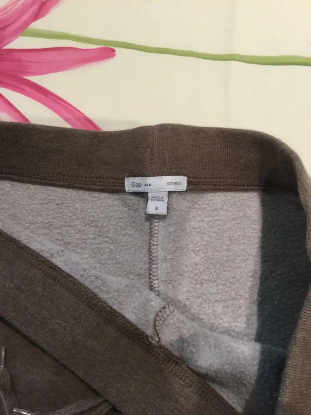 Gap Sweatpants in Women's - Bottoms in Mississauga / Peel Region - Image 3