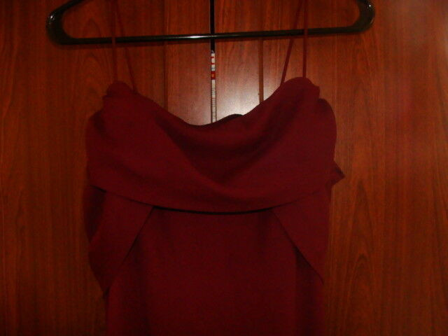 Magnifique robe de soirée, couleur bourgogne, grandeur 12 dans Femmes - Robes et jupes  à Laval/Rive Nord - Image 2