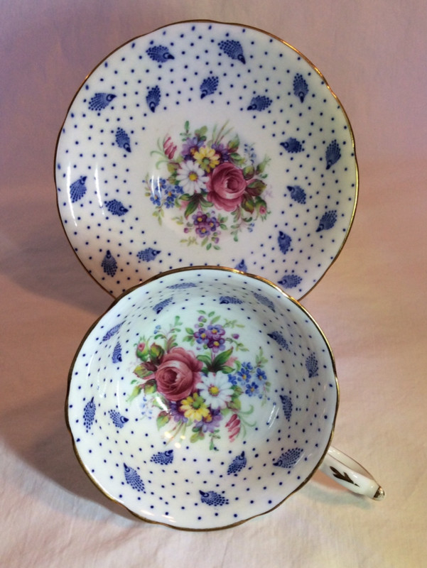 Gorgeous Blue Polka Dot PARAGON TEACUP & SAUCER -Gold Gilt -MINT in Arts & Collectibles in City of Toronto - Image 2