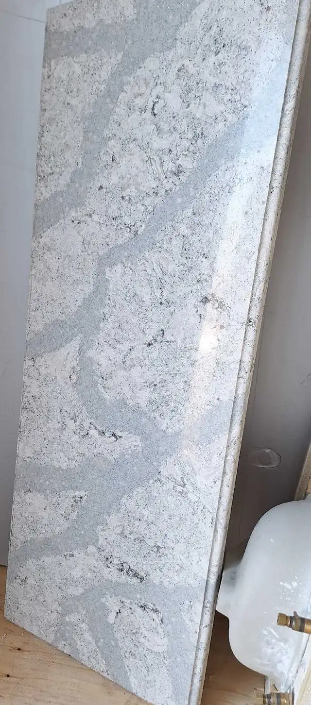 Quartz countertop in Cabinets & Countertops in Oshawa / Durham Region - Image 4