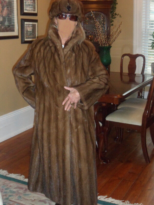 FULL LENGTH (48in) MINK COAT AND MATCHING HEAD BAND in Women's - Tops & Outerwear in Brockville - Image 4