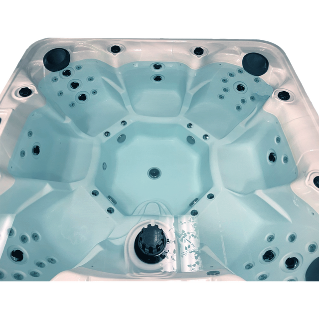 Superior Hot Tub, 7 Seater 46 Jets, Outdoor Hot Tub in Hot Tubs & Pools in Oakville / Halton Region - Image 3