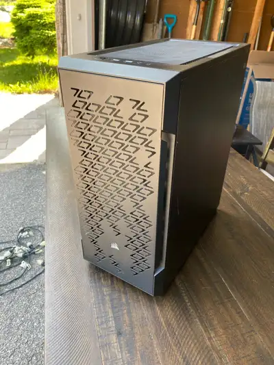 Model: iCUE 220T RGB Been sitting in closet not used so selling Regular $154US ($209Cad) ...