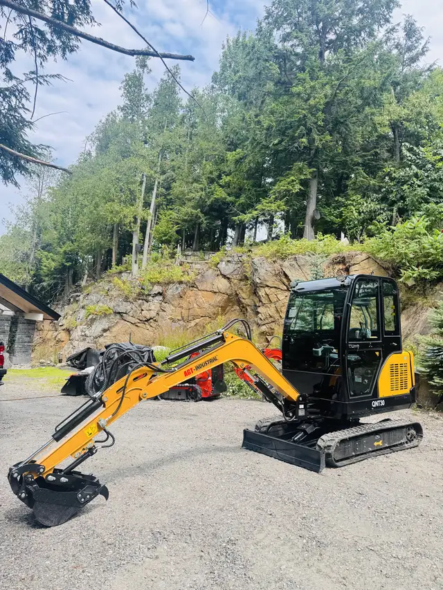 AGT  Kubota 25 hp D902 Diesel Professional Mini Excavator in Other in Muskoka - Image 2