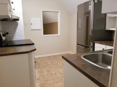 Renovated-Large 2 Bedroom Apt–July1–OttawaSt/CourtlandAve