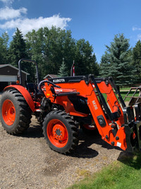 Kubota M7040su MFWD with Loader