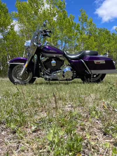—New safety- 2001 Harley Davidson Road King, A must see. Only 88650 kms. May deliver to serious buye...