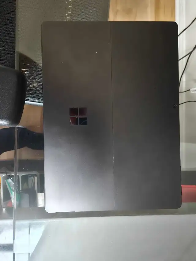 Microsoft surface pro 13 11th edition Snapdragon X Elite OLED  in iPads & Tablets in Longueuil / South Shore - Image 2