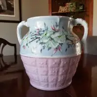 Large vintage ceramic planter/vase 