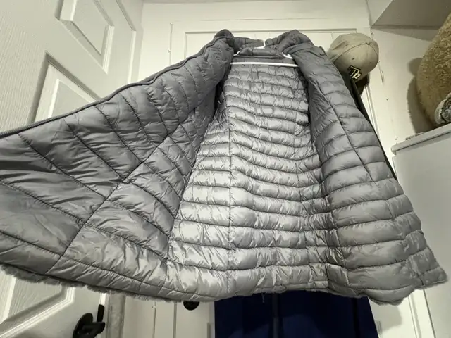 Annabell’s women’s reversible winter coat MEDIUM in Women's - Tops & Outerwear in City of Montréal - Image 9