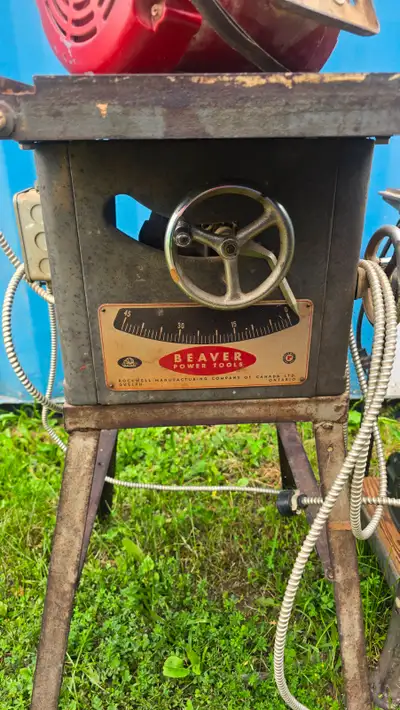 Beaver (made by Rockwell Canada) table saw, comes with fence, riving knife, and motor. Everything wo...