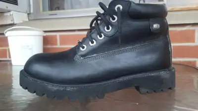 *WINTER *WATERPROOF* LEATHER men's size 10 NEW (only worn once) was gift but too small for me. Has h...