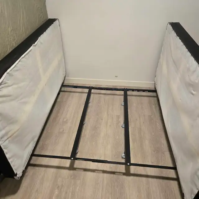 King size bed mattress + base in Beds & Mattresses in Calgary - Image 9