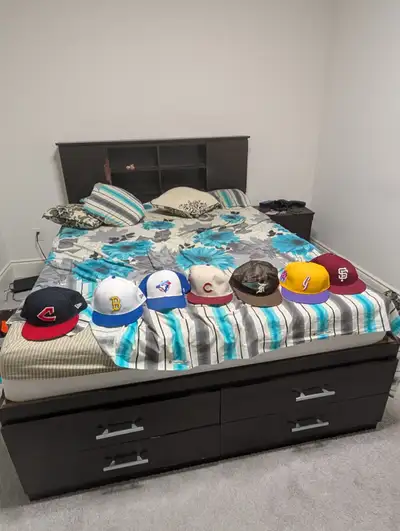 Fitted snapback and strap on hats, View more