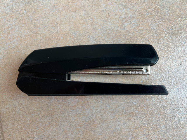 RAPID S17 Professional Office Stapler - Made in Sweden LIKE NEW in Other Business & Industrial in City of Toronto - Image 2