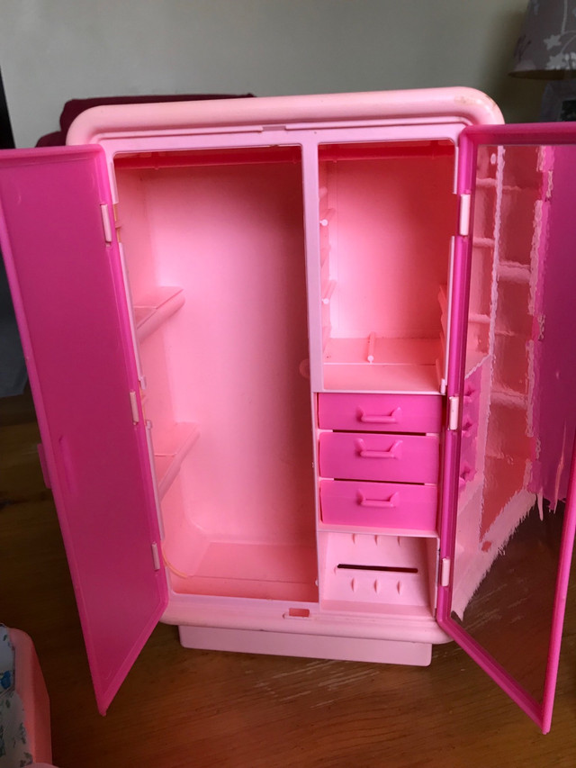 1977 Barbie Dream House Furniture with box  in Arts & Collectibles in Ottawa - Image 4