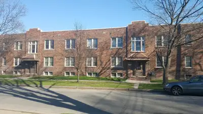 1614 Ontario St.- available 2 bedroom apartment 519-566-8228