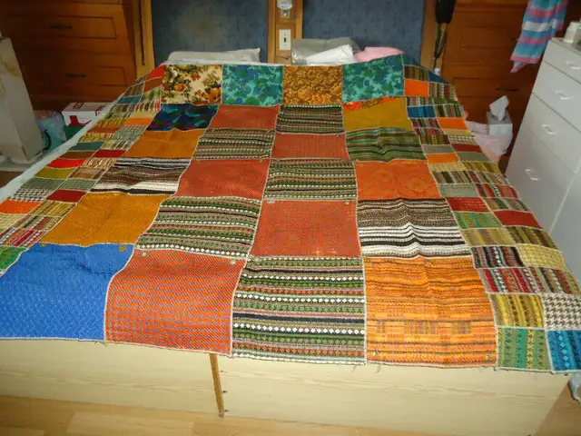 Couvre-lit et tapis tissé in Bedding in Longueuil / South Shore - Image 7