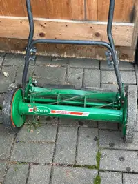 Scott’s 16” manual lawn mower 