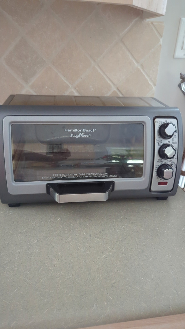 Beautiful countertop convection oven/toaster in Toasters & Toaster Ovens in Mississauga / Peel Region