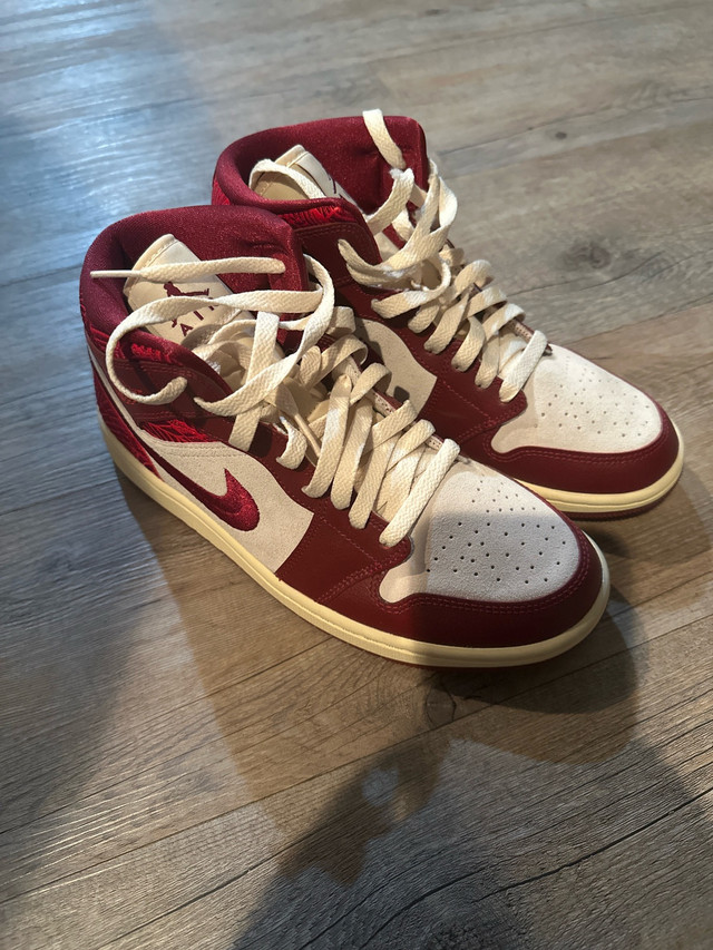 Like New- Wmns Nike Air Jordans in Men's Shoes in Lethbridge - Image 2