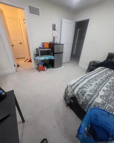 ROOM FOR RENT